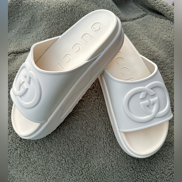 Gucci WOMEN'S SLIDE SANDAL WITH INTERLOCKING G, size 43 Gently worn! - Picture 2 of 9